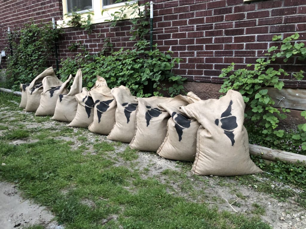 https://compostfairy.com/wp-content/uploads/2020/03/Compost-Finished-Bagged-1024x768.jpg